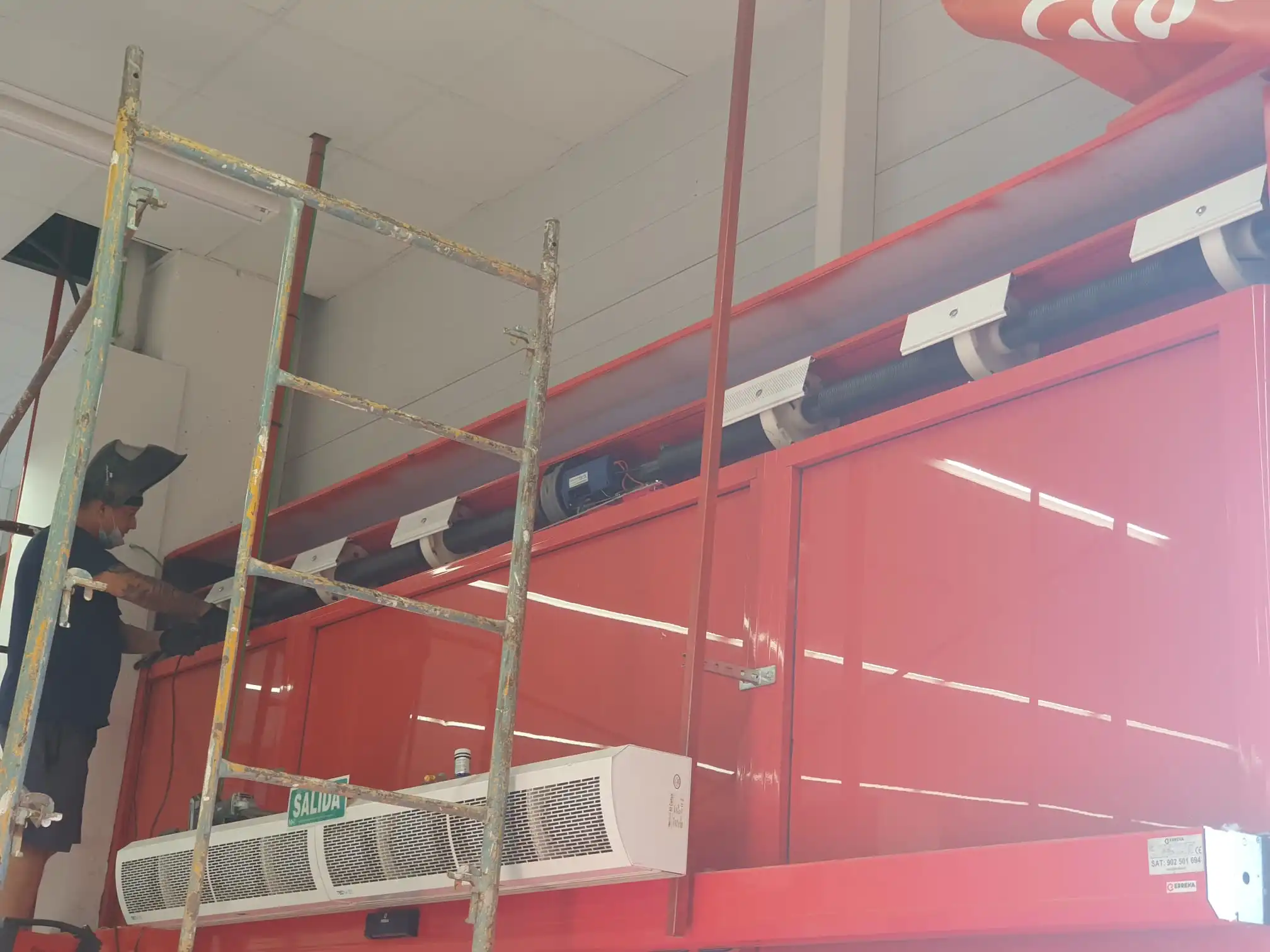 Empresa de reparacion de persianas metalicas en Manises Motorización de persianas de comercio en Manises
